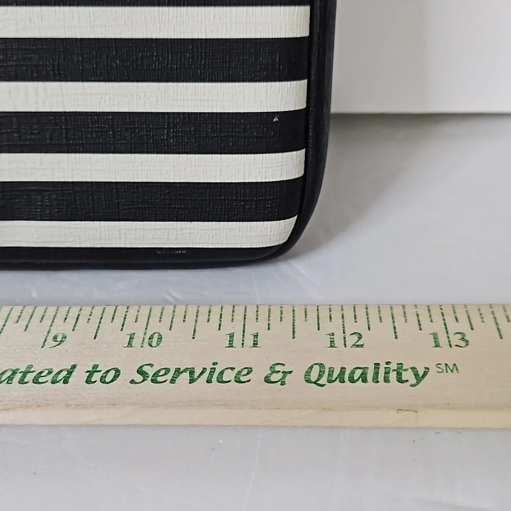 Kate Spade  New York  padded Laptop/ Tablet Case Black and White  Strip  Pre-